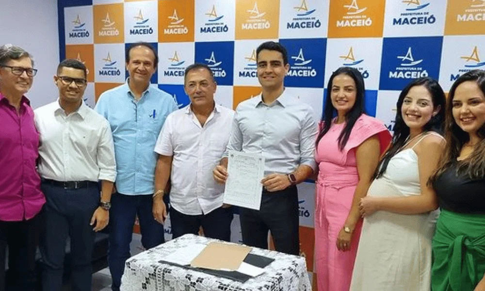 entrega do Alvará de construção da maior unidade do Supermercado São Domingos que ficará localizado no GrandJardim Shopping na Cidade Universitária.